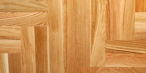 Преимущество использования деревянного пола в кухонном помещении
